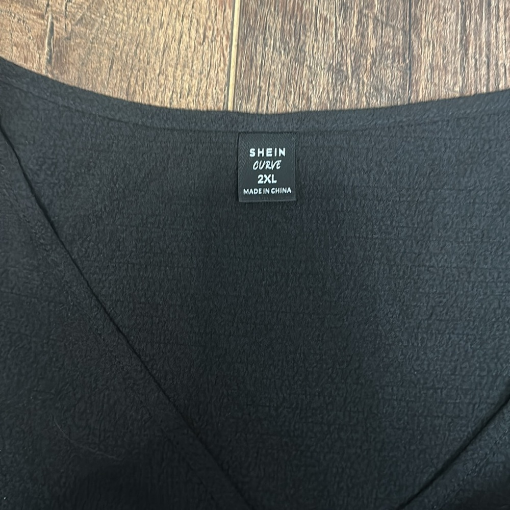Black Ruched V-Neck Top - Picture 6 of 8